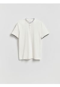Reserved - Koszulka polo ze stójką - złamana biel. Typ kołnierza: kołnierzyk stójkowy, polo. Materiał: dzianina, bawełna #1
