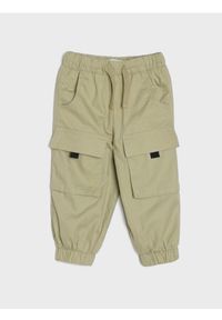 Sinsay - Spodnie cargo - brązowy. Kolor: brązowy #1