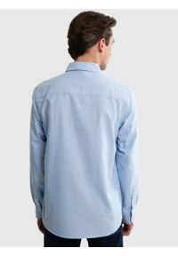 Big-Star - Koszula męska z tkaniny typu oxford jasnoniebieska Trixi 400. Okazja: na co dzień. Kolor: niebieski. Materiał: tkanina. Wzór: gładki. Styl: klasyczny, casual, elegancki, sportowy #6