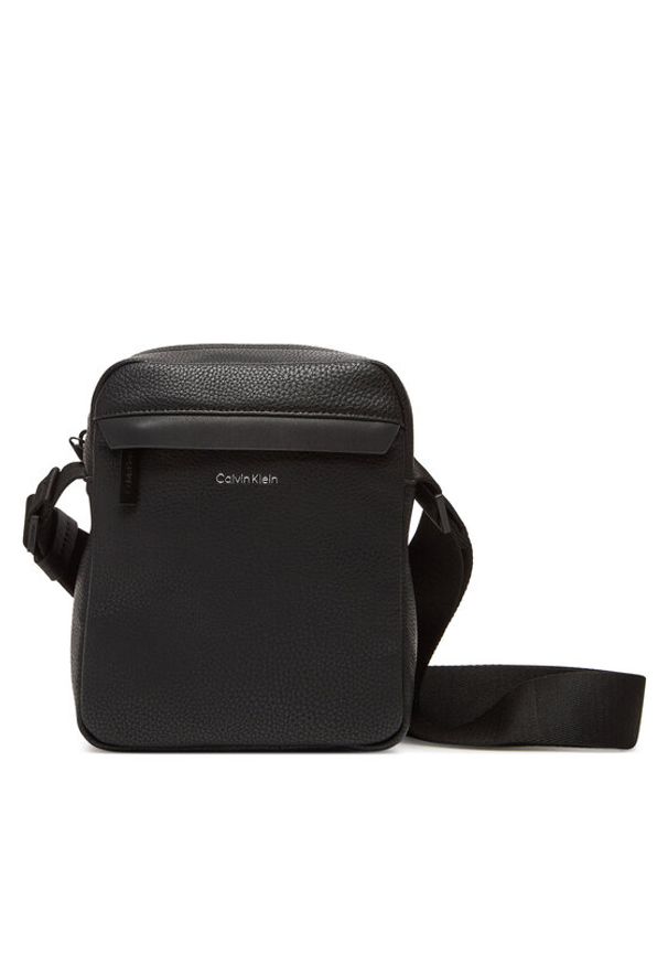 Calvin Klein Saszetka Ck Must Reporter LV04D3083G Czarny. Kolor: czarny. Materiał: skóra