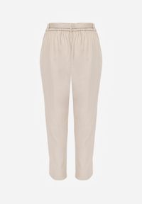 Renee - Beżowe Spodnie Cygaretki High Waist z Paskiem z Klamrą w Kształcie Półksięzyca Vikinai. Stan: podwyższony. Kolor: beżowy. Materiał: jedwab. Wzór: aplikacja. Styl: elegancki #6