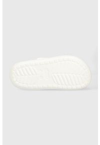 Crocs klapki dziecięce kolor biały. Nosek buta: okrągły. Kolor: biały. Materiał: materiał. Wzór: gładki. Obcas: na platformie #5