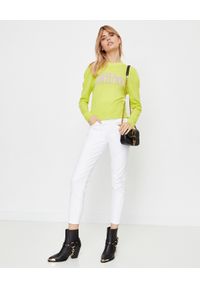 Versace Jeans Couture - VERSACE JEANS COUTURE - Zielony sweter z logo. Kolor: zielony. Materiał: wełna. Długość rękawa: długi rękaw. Długość: długie. Sezon: jesień #4