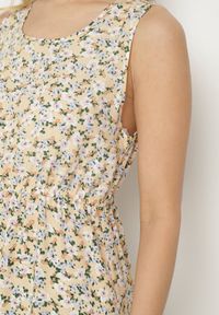 Born2be - Beżowa Sukienka w Kwiaty o Rozkloszowanym Kroju na Szerokich Ramiączkach Naivoriel. Okazja: na co dzień. Typ kołnierza: dekolt w serek. Kolor: beżowy. Materiał: zamsz. Długość rękawa: na ramiączkach. Wzór: kwiaty. Typ sukienki: rozkloszowane. Styl: casual, elegancki #5