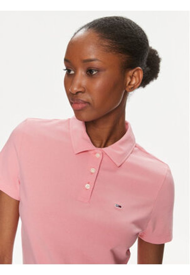 Tommy Jeans Polo Essential DW0DW17220 Różowy Slim Fit. Typ kołnierza: polo. Kolor: różowy. Materiał: bawełna