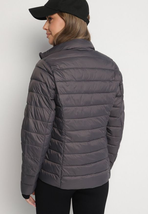 Born2be - Ciemnoszara Pikowana Kurtka w Klasycznym Stylu Nelaniel. Okazja: na co dzień. Kolor: szary. Materiał: jeans. Styl: klasyczny