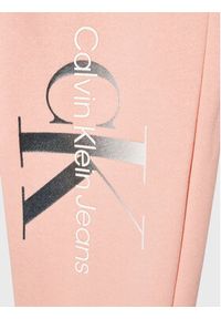 Calvin Klein Jeans Spodnie dresowe Gradient Monogram IG0IG01697 Różowy Relaxed Fit. Kolor: różowy. Materiał: bawełna. Wzór: gradientowy #2