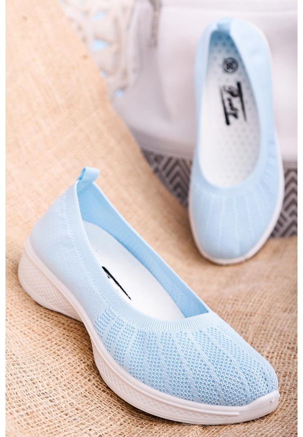 Casu - niebieskie buty sportowe wsuwane slip on casu 11005-4. Zapięcie: bez zapięcia. Kolor: niebieski. Styl: sportowy