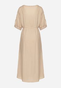 Born2be - Beżowa Wiskozowa Sukienka z Ażurową Lamówką Aravellea. Okazja: na co dzień. Typ kołnierza: dekolt w serek. Kolor: beżowy. Materiał: wiskoza. Wzór: ażurowy. Styl: casual, elegancki #3