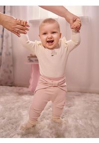 Sinsay - Spodnie dresowe z ozdobną kokardą na przodzie - różowy. Kolor: różowy. Materiał: dresówka. Długość: długie