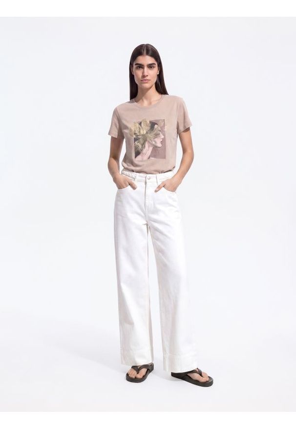 Reserved - Bawełniany t-shirt z nadrukiem - beżowy. Kolor: beżowy. Materiał: bawełna. Wzór: nadruk