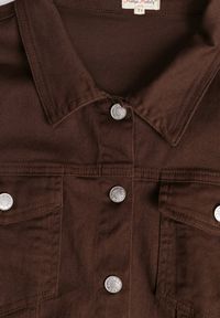 Born2be - Ciemnobrązowa Bawełniana Kurtka Jeansowa Perimea. Kolor: brązowy. Materiał: bawełna, jeans #2