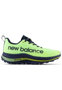 Buty New Balance FuelCell SuperComp Trail WTTRXCC - zielone. Okazja: na co dzień. Zapięcie: sznurówki. Kolor: zielony. Materiał: materiał, syntetyk, guma, włókno. Szerokość cholewki: normalna. Sport: fitness, bieganie, wspinaczka