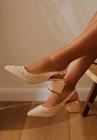 Born2be - Beżowe Ażurowe Sandały Vices na Obcasie Bez Pięty ze Skórzaną Wkładką Iffilissea. Okazja: na co dzień. Zapięcie: sprzączka. Kolor: beżowy. Materiał: skóra. Wzór: ażurowy. Obcas: na obcasie. Styl: casual, elegancki. Wysokość obcasa: średni #1