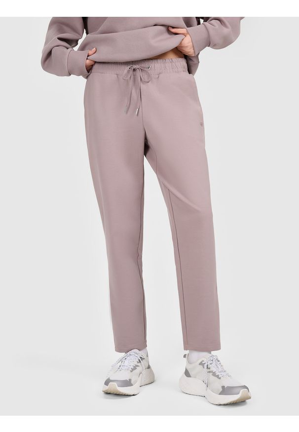 4f - 4F Spodnie dresowe damskie - beżowe M. Stan: podwyższony. Kolor: beżowy. Materiał: dresówka. Sport: fitness, turystyka piesza