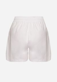 Born2be - Białe Dresowe Szorty o Prostym Kroju z Wiązaniem i Kieszeniami Foladea. Okazja: na co dzień, na spacer. Kolor: biały. Materiał: dresówka. Styl: klasyczny, casual #6