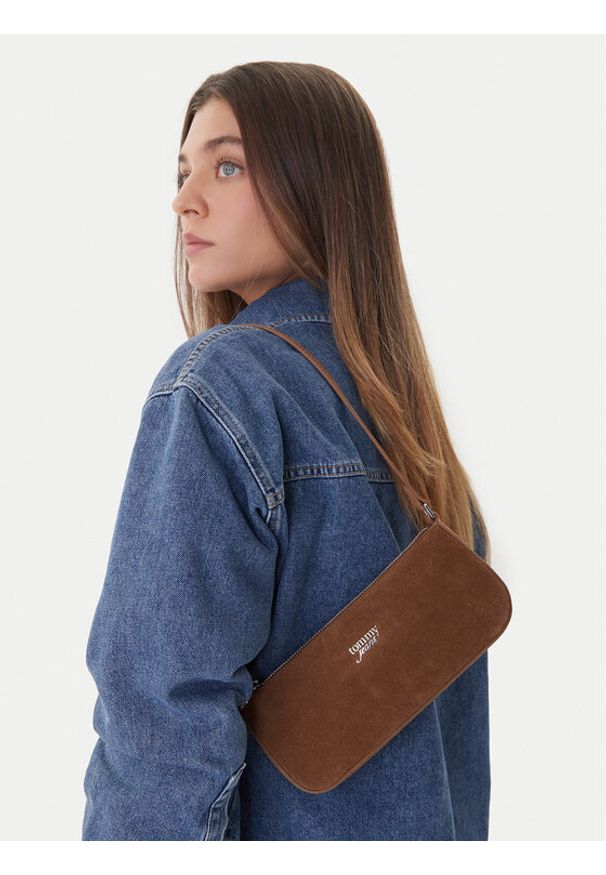 Tommy Jeans Torebka Tjw Must Suede Shoulder Bag AW0AW18454 Brązowy. Kolor: brązowy. Materiał: zamszowe, skórzane