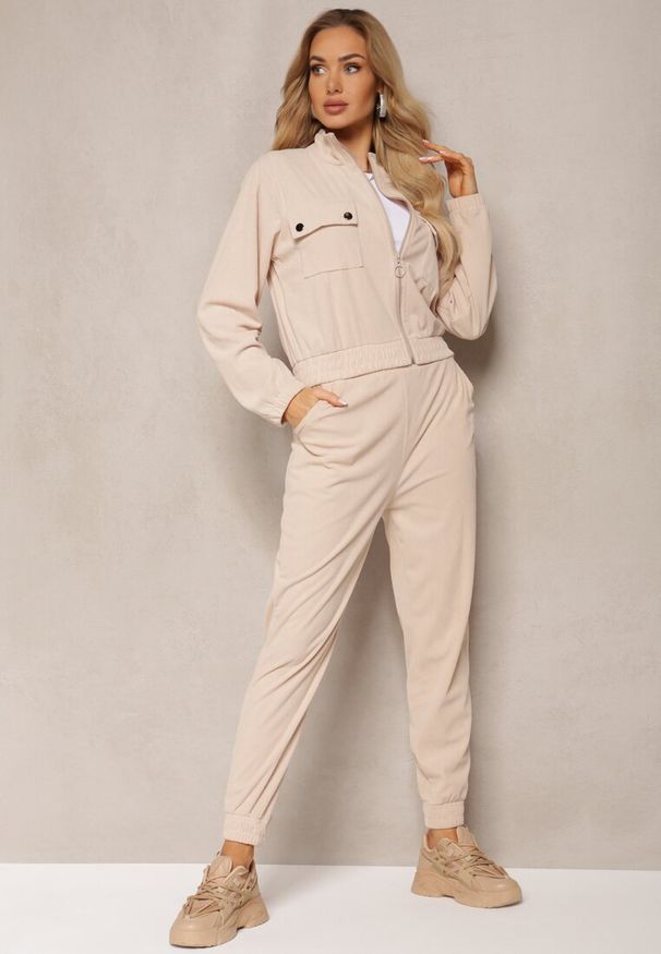 Renee - Jasnobeżowy Komplet Dresowy w Prążki Bluza Kurtka Rozpinana z Kołnierzykiem i Spodnie Lisulla. Kolor: beżowy. Materiał: dresówka. Wzór: prążki. Sport: turystyka piesza