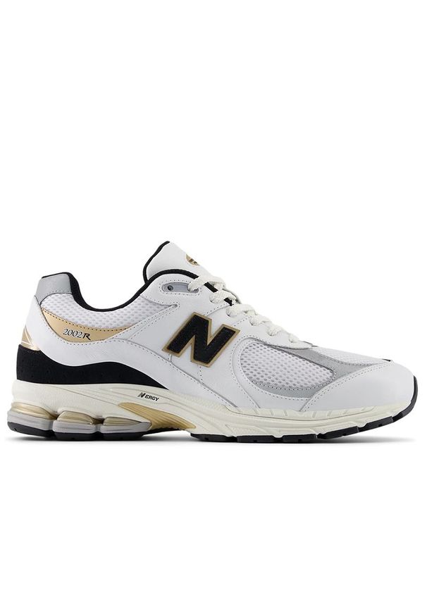Buty New Balance M2002RPN - białe. Okazja: na co dzień. Kolor: biały. Materiał: zamsz, skóra, guma. Szerokość cholewki: normalna. Sport: bieganie
