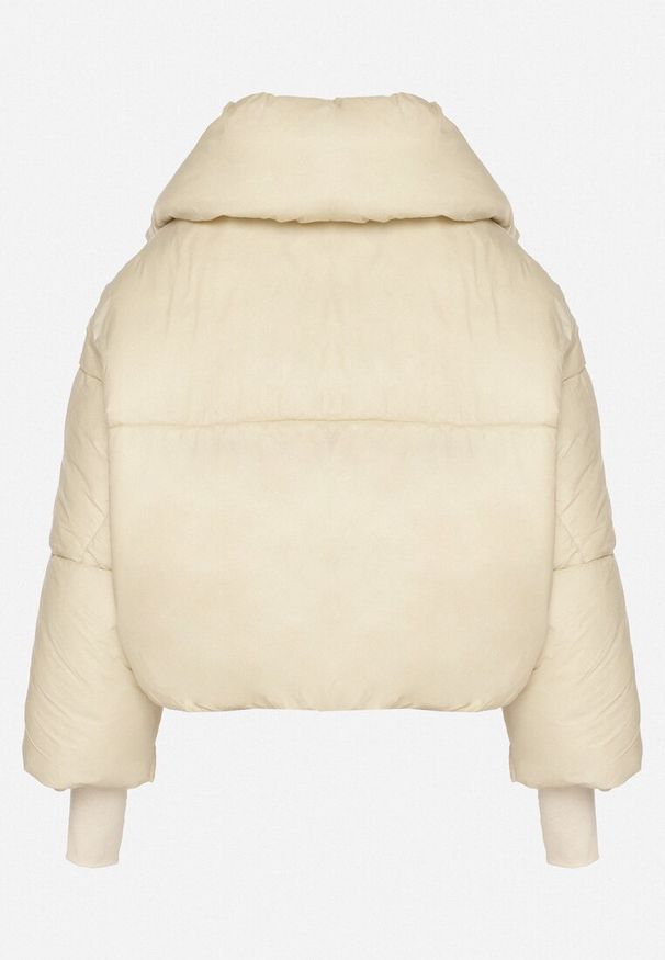 Born2be - Beżowa Pikowana Kurtka o Nietoperzowym Kroju z Szerokim Kołnierzem Neandria. Okazja: na co dzień, do pracy. Kolor: beżowy. Materiał: jeans. Długość: krótkie. Styl: casual, elegancki