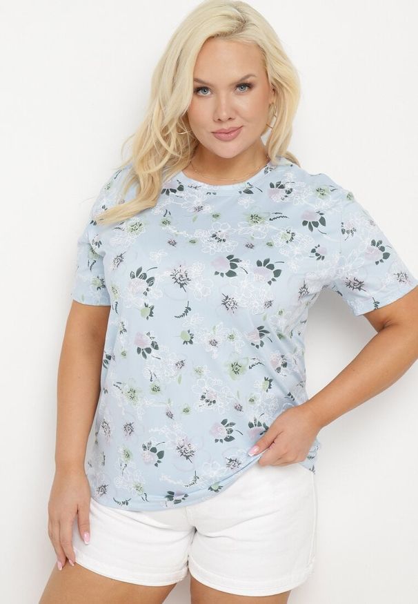 Born2be - Niebieski T-shirt Koszulka z Krótkim Rękawem w Kwiaty Nleessa. Okazja: na co dzień. Kolekcja: plus size. Kolor: niebieski. Materiał: jeans. Długość rękawa: krótki rękaw. Długość: krótkie. Wzór: kwiaty. Styl: elegancki, casual