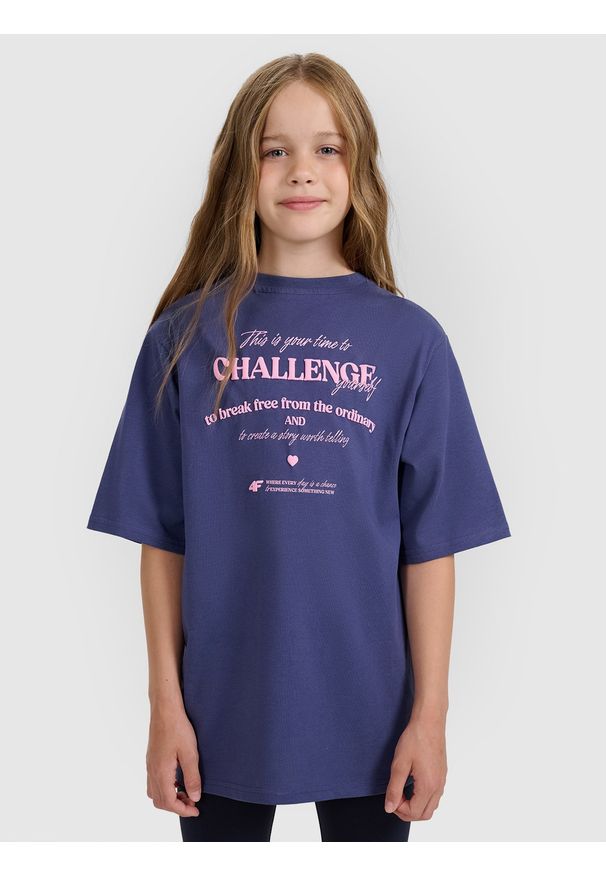 4f - 4F T-shirt oversize z nadrukiem dziewczęcy - granatowy 164 (13-14 lat). Okazja: na co dzień. Kolor: niebieski. Materiał: jersey, bawełna. Wzór: nadruk. Sezon: lato. Styl: sportowy, klasyczny, casual