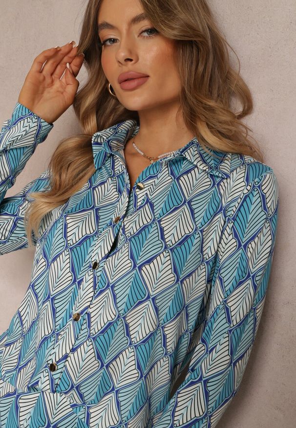 Renee - Niebieska Koszula Zdobiona Ornamentalnym Wzorem Ziacahe. Kolor: niebieski. Długość rękawa: długi rękaw. Długość: długie. Wzór: aplikacja