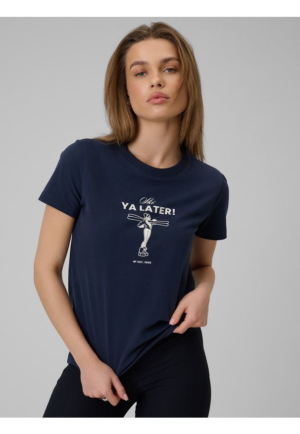 4f - 4F T-shirt regular z nadrukiem damski - granatowy XL. Okazja: na co dzień. Kolor: niebieski. Materiał: elastan, bawełna, dzianina. Długość rękawa: krótki rękaw. Długość: krótkie. Wzór: nadruk. Styl: casual