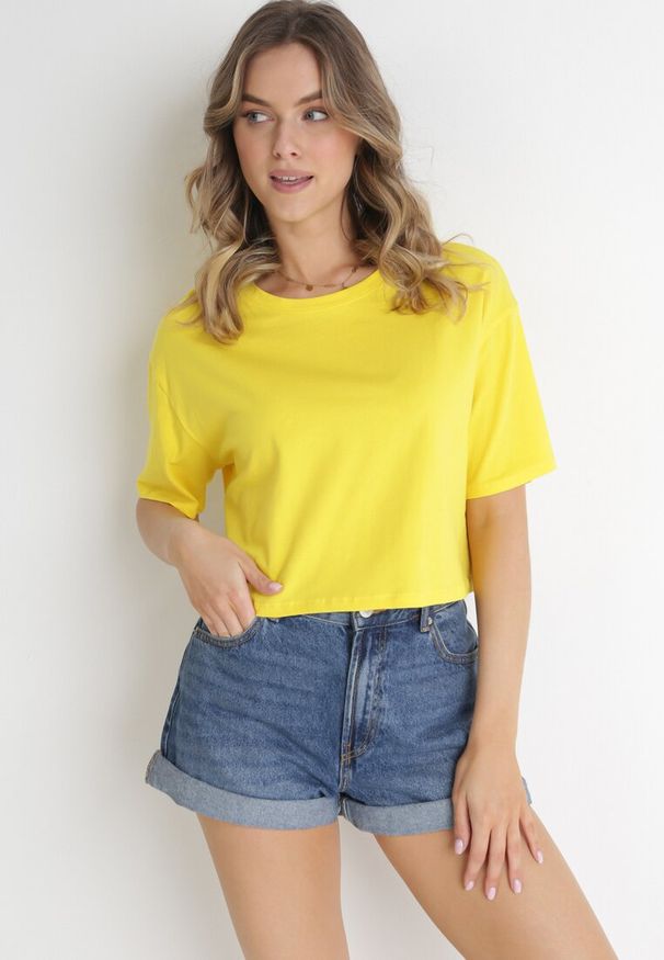 Born2be - Żółty Krótki T-shirt Oversize Lilu. Okazja: na co dzień. Kolor: żółty. Materiał: bawełna, tkanina. Długość: krótkie. Sezon: wiosna, lato. Styl: casual, elegancki