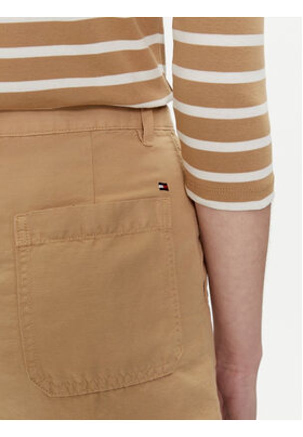 TOMMY HILFIGER - Tommy Hilfiger Szorty materiałowe WW0WW41603 Beżowy Relaxed Fit. Kolor: beżowy. Materiał: bawełna