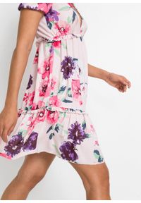 Sukienka z rękawami bufkami i falbanami bonprix pastelowy jasnoróżowy w kwiaty. Kolor: różowy. Wzór: kwiaty. Sezon: lato #2