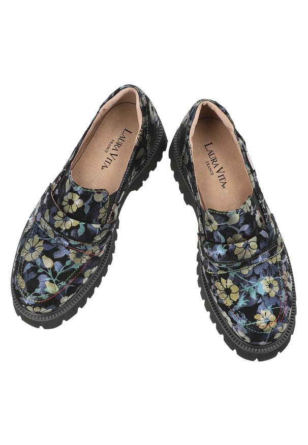 Półbuty damskie Laura Vita, zamszowe bogato zdobione na masywnej podeszwie i wsuwane, niebieskie, SL3011-3. Okazja: na co dzień. Zapięcie: bez zapięcia. Kolor: niebieski. Materiał: zamsz. Szerokość cholewki: normalna. Wzór: kwiaty, aplikacja. Styl: casual, klasyczny
