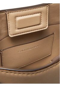 Calvin Klein Jeans Torebka Sculpted Chain Shoulder Bag LV04K3163G Beżowy. Kolor: beżowy. Materiał: skórzane #5