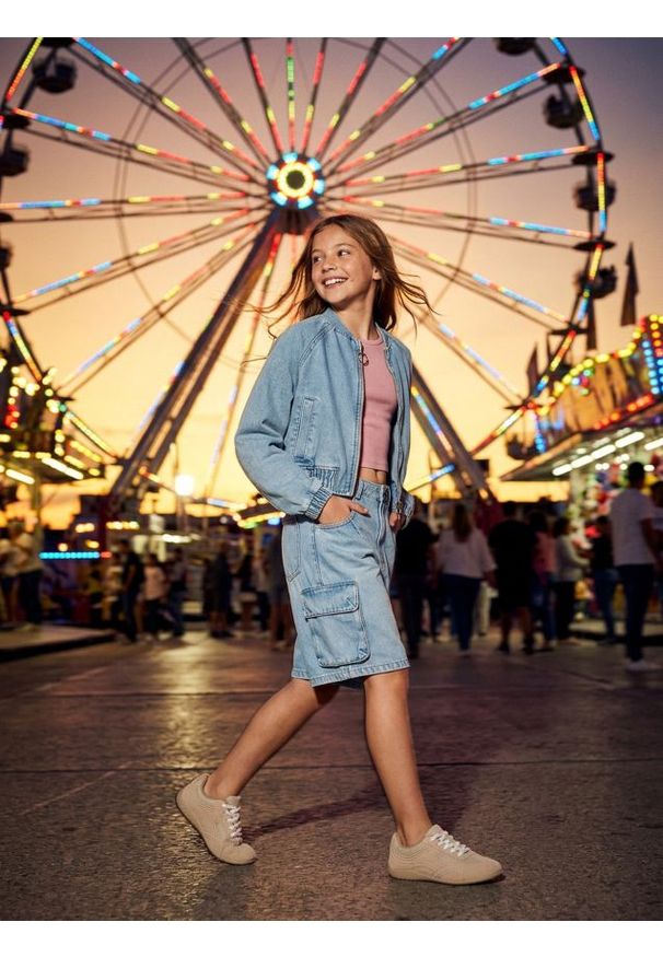 Sinsay - Jeansowa kurtka bomber - niebieski. Kolor: niebieski. Materiał: jeans