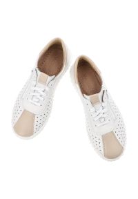 Półbuty damskie Wasak, z perforowaną cholewką na lekkiej elastycznej podeszwie z bocznym zamkiem i subtelnymi wstawkami, białe, 0812. Okazja: na spacer, na co dzień. Zapięcie: zamek. Kolor: biały. Materiał: skóra. Szerokość cholewki: normalna. Wzór: grochy. Styl: casual, elegancki, klasyczny #3