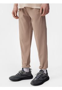 4f - Spodnie casual męskie. Kolor: beżowy. Materiał: bawełna, tkanina