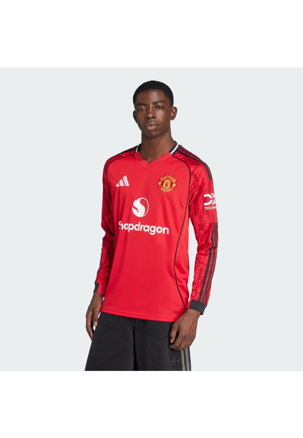 Adidas - Koszulka Manchester United 25/26 Long Sleeve Home. Kolor: czerwony. Długość rękawa: długi rękaw. Sport: piłka nożna