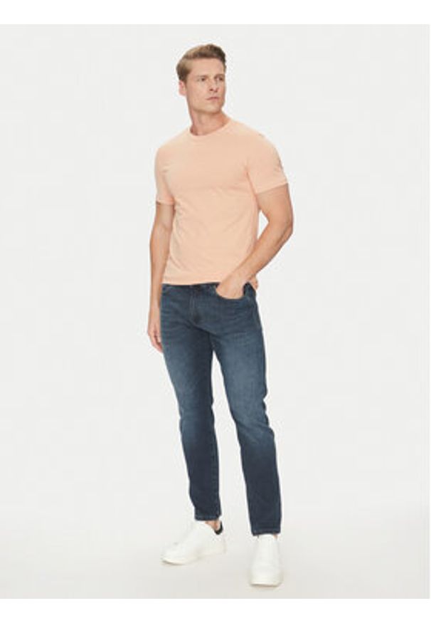 Guess T-Shirt M2YI72 I3Z14 Pomarańczowy Regular Fit. Kolor: pomarańczowy. Materiał: bawełna
