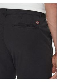 Napapijri Chinosy M-Puyo NP0A4H98 Czarny Slim Fit. Kolor: czarny. Materiał: bawełna #8