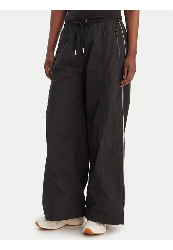 Tommy Jeans Spodnie materiałowe DW0DW22289 Czarny Regular Fit. Kolor: czarny. Materiał: syntetyk