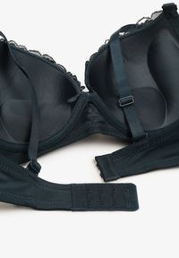 Renee - Ciemnozielony Biustonosz z Regulowanymi Ramiączkami Zapinany na Haftki Ozdobiony Koronką Zloella. Kolor: zielony. Materiał: koronka. Wzór: aplikacja, koronka #3