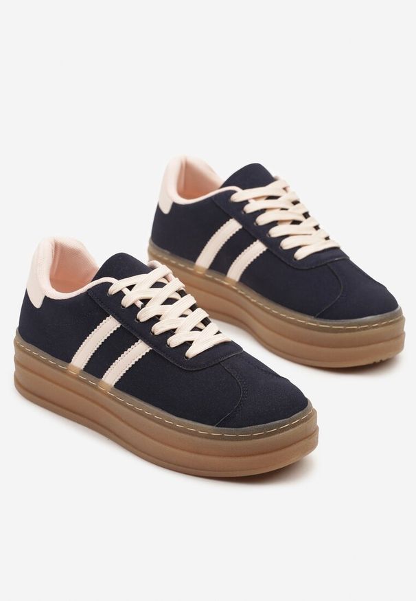 Renee - Granatowe Sneakersy na Tłoczonej Platformie Ozdobione Paskami Felainora. Okazja: na co dzień, na spacer. Zapięcie: pasek. Kolor: niebieski. Wzór: aplikacja. Obcas: na platformie. Sport: turystyka piesza