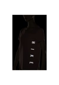 Koszulka damska do biegania Nike Miler Run Division DA1246. Materiał: materiał, poliester. Długość rękawa: krótki rękaw. Technologia: Dri-Fit (Nike). Długość: krótkie. Sport: bieganie #5