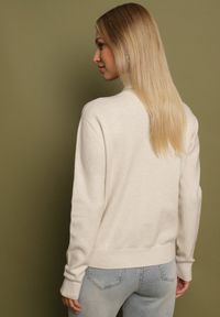 Born2be - Beżowy Klasyczny Golf z Wiskozą i Wełną Salentie. Okazja: na co dzień, do pracy. Typ kołnierza: golf. Kolor: beżowy. Materiał: wełna, wiskoza. Styl: klasyczny #6