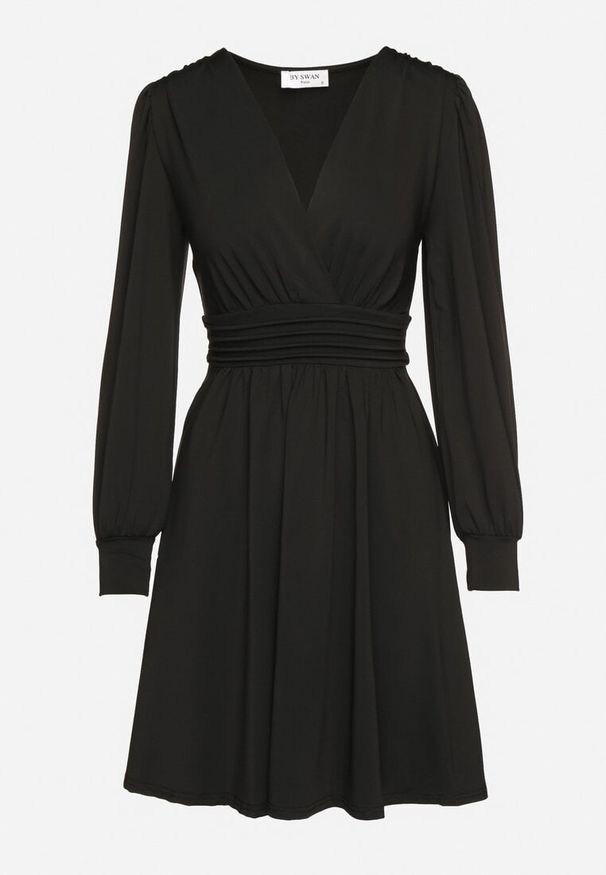 Born2be - Czarna Rozkloszowana Sukienka z Wiskozą Selithiel. Okazja: na wesele, na imprezę, na ślub cywilny. Typ kołnierza: dekolt w serek. Kolor: czarny. Materiał: wiskoza. Styl: elegancki