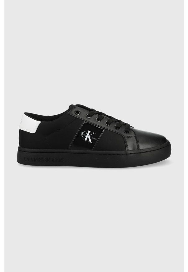 Calvin Klein Jeans sneakersy kolor czarny. Nosek buta: okrągły. Zapięcie: sznurówki. Kolor: czarny. Materiał: guma