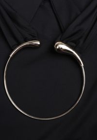 Born2be - Czarna Sukienka Koktajlowa z Dekoltem Halter i Odkrytymi Plecami Sewrina. Okazja: na wesele, na ślub cywilny. Typ kołnierza: dekolt halter. Kolor: czarny. Materiał: jedwab. Typ sukienki: proste. Styl: wizytowy #7