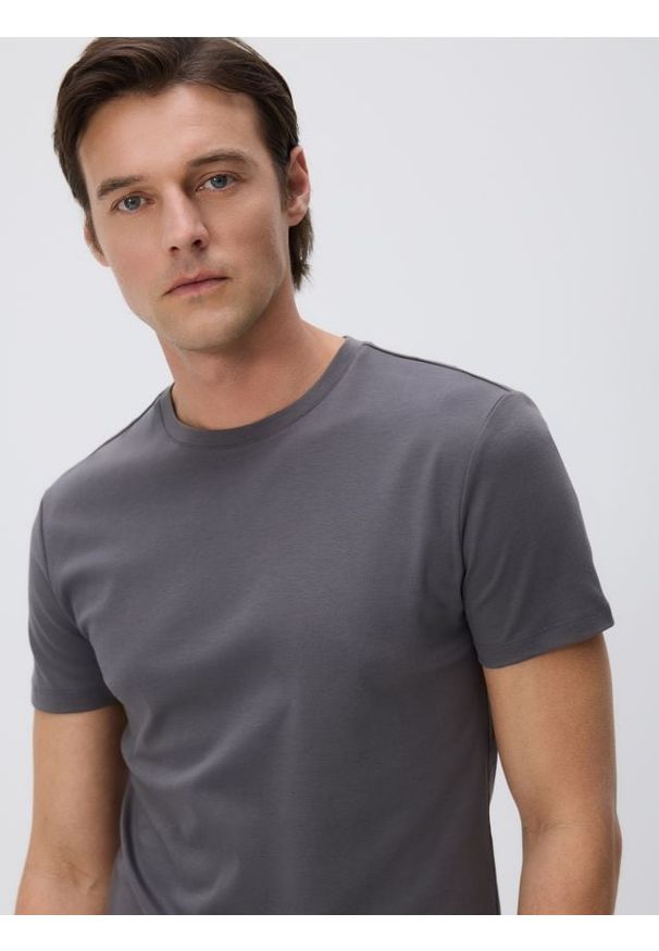 Reserved - T-shirt slim z bawełny pima - ciemnoszary. Kolor: szary. Materiał: bawełna