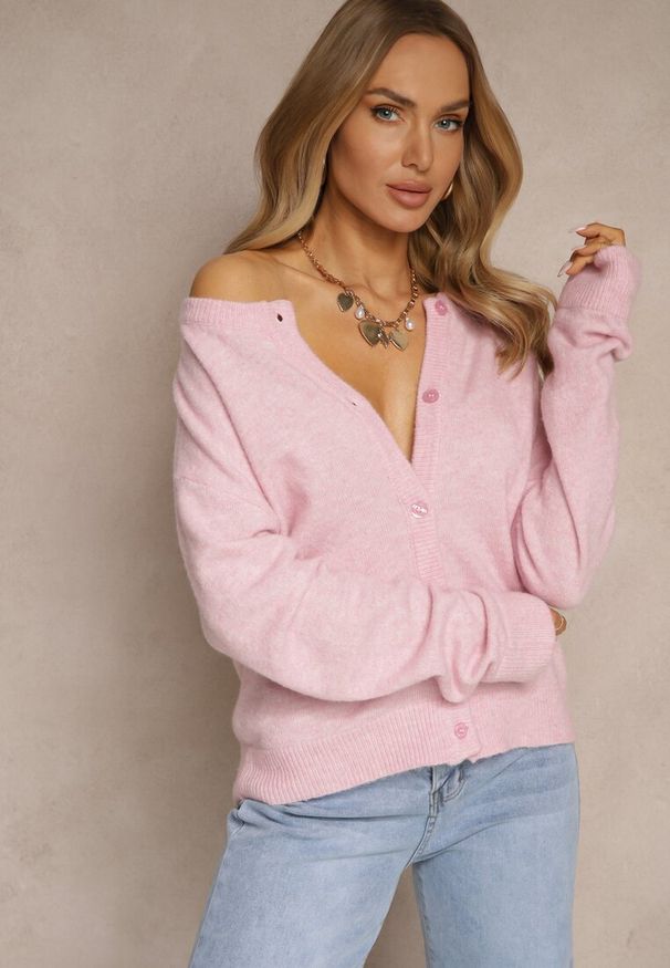 Renee - Różowy Klasyczny Kardigan z Zaokrąglonym Dekoltem Reonira. Okazja: na co dzień. Kolor: różowy. Materiał: jeans. Styl: klasyczny