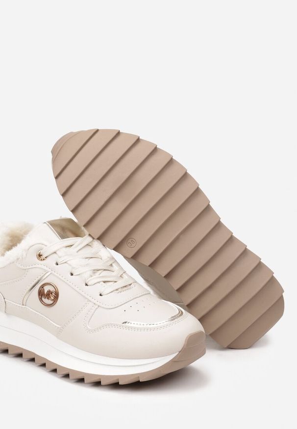 Renee - Beżowe Płaskie Sznurowane Sneakersy Ocieplane Ozdobione Metalicznymi Aplikacjami Delanoria. Zapięcie: sznurówki. Kolor: beżowy. Materiał: jeans. Wzór: aplikacja. Obcas: na obcasie. Wysokość obcasa: niski